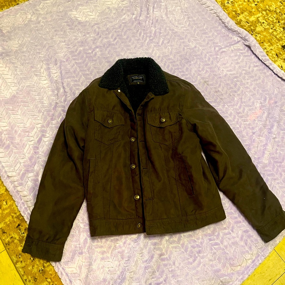 Men or women’s jacket listed as men
